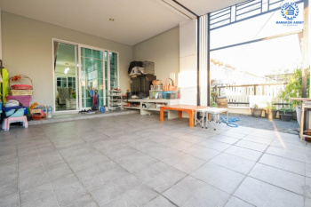 *****ทาวน์เฮ้าส์มือสองย่านนนทบุรี ม.โกลเด้นทาวน์2 ปิ่นเกล้า-จรัญสนิทวงศ์ หลังมุม! เนื้อที่กว้างขวางถึงเกือบ 29 ตร.ว. ฟังก์ชันจัดเต็ม 4 ห้องนอน 3 ห้องน้ำ 2 ที่จอดรถ บ้านสวยพร้อมอยู่ ใกล้รถไฟฟ้าสายสีแดง "สถานีบางบำหรุ" และทางด่วน "ศรีรัช-วงแหวนรอบนอก" จองเลย!